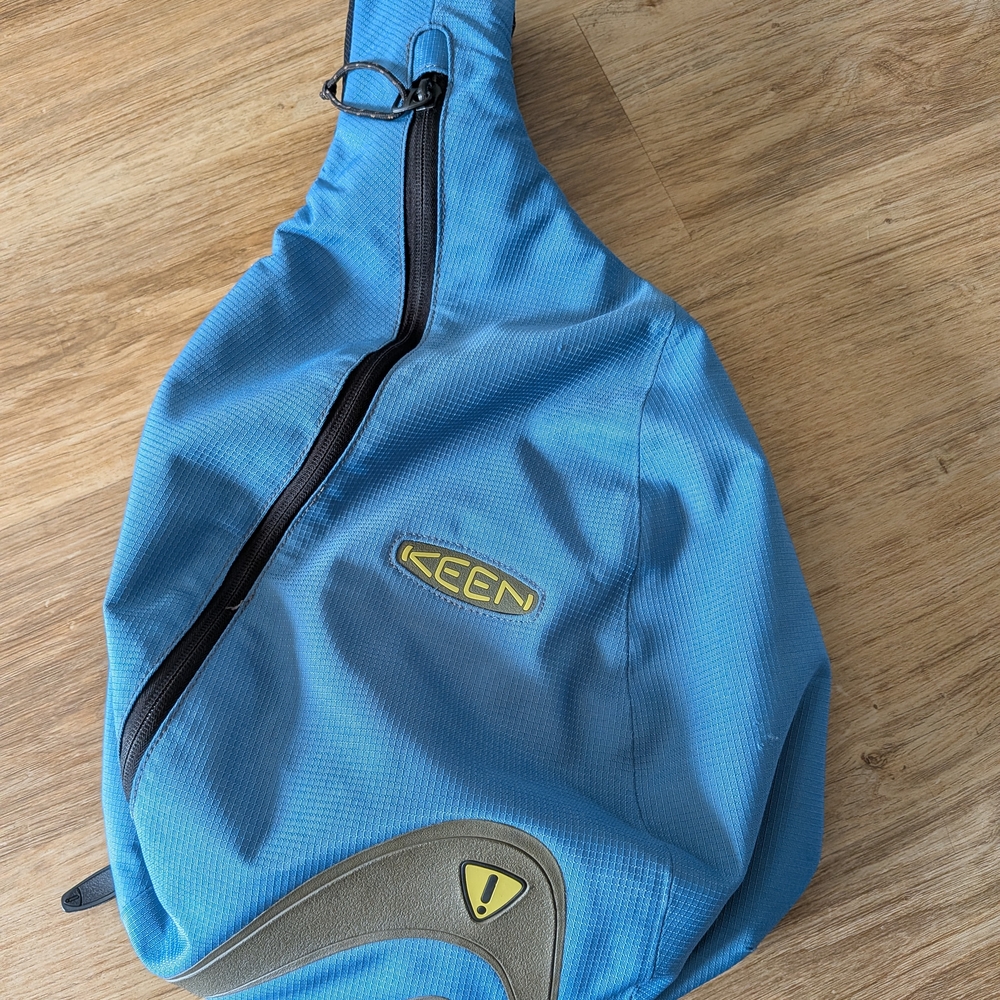 Keen Hybrid Transport Crossbody Sling Bag